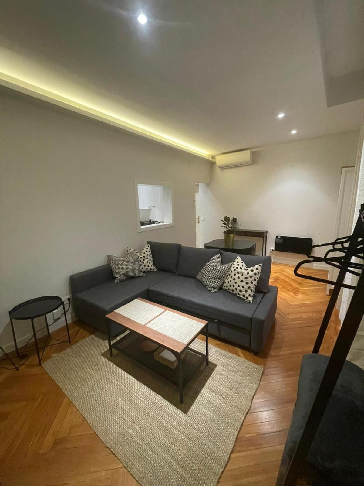 Apartment In Monumental Square Madrid Center Zewnętrze zdjęcie